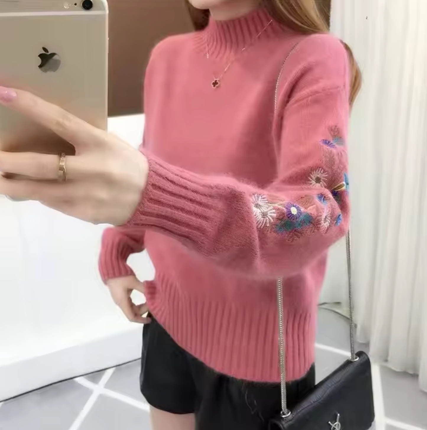 Ramona | Knitted sweater with floral embroidery