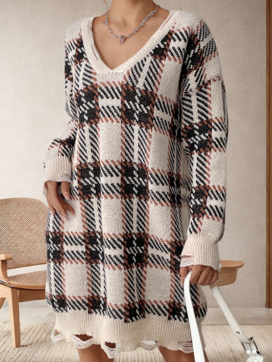 Annelie | Long sleeve sweater dress with a distressed checked V-neck