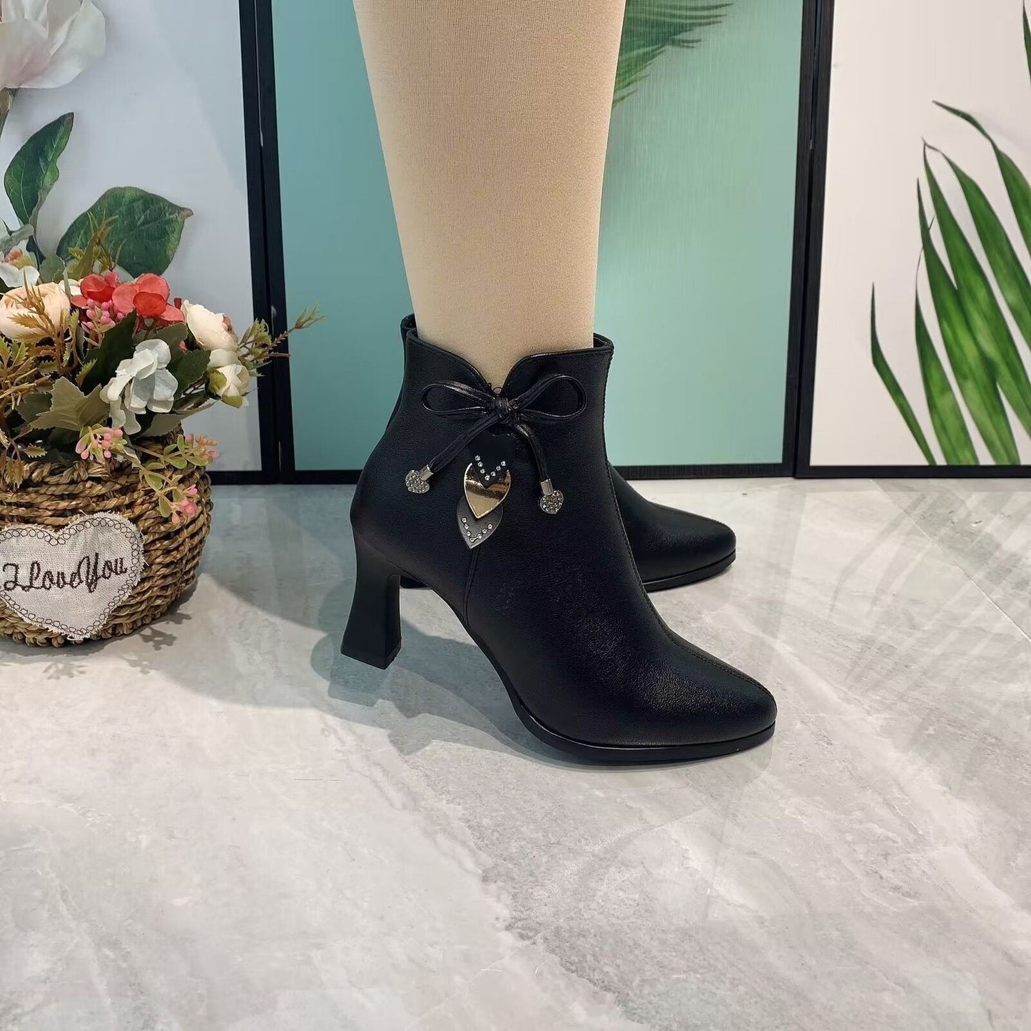 Esther | Suede ankle boots with bow