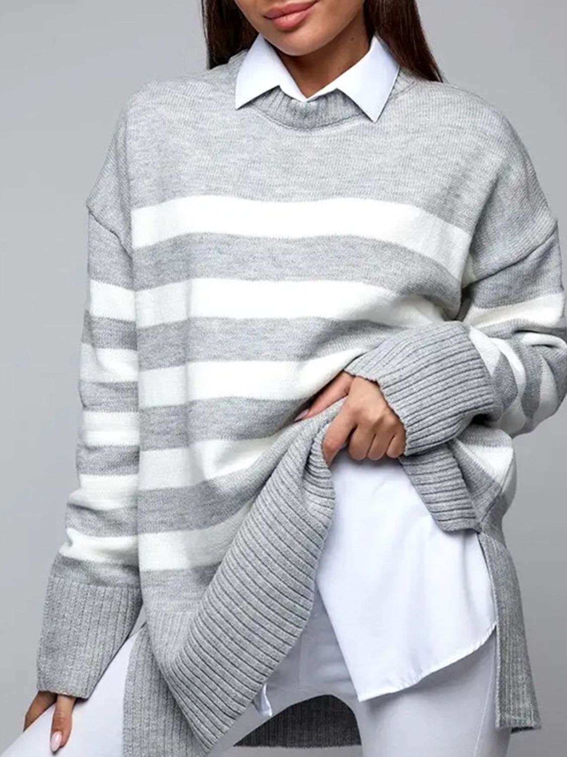 Lidia | Striped slit sweater with a crew neck