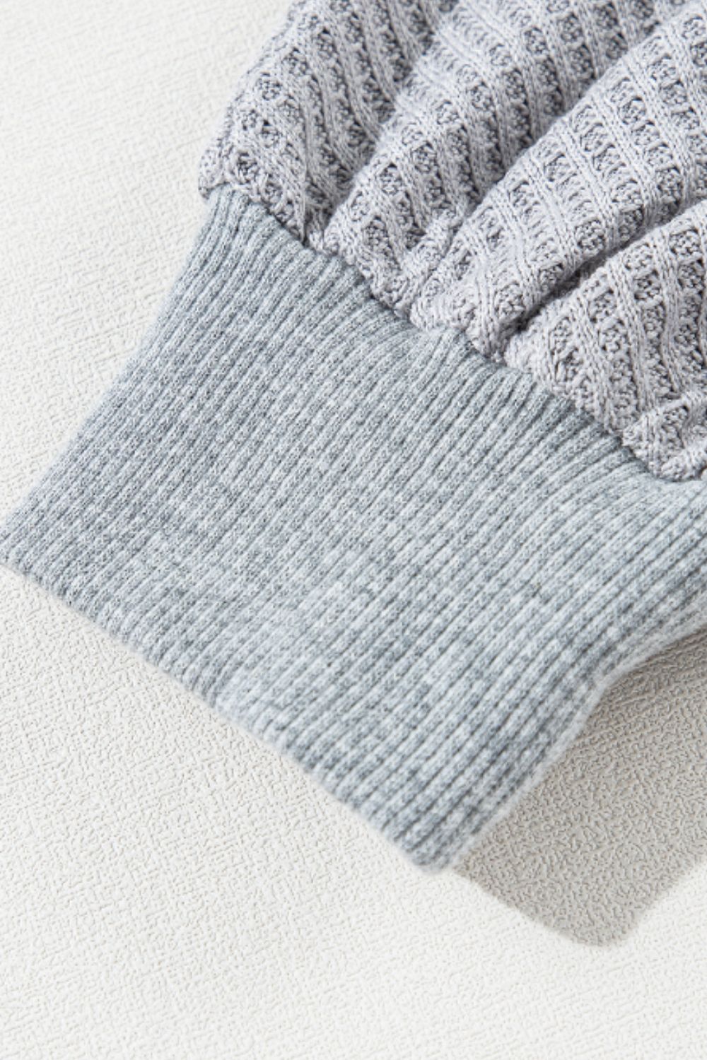 Yamel | Long sleeve sweatshirt with a crew neck and raw hem