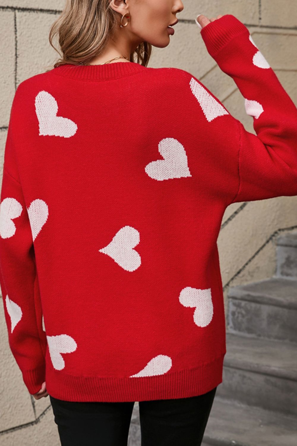 Mareike | Heart-shaped crew neck sweater with dropped shoulders
