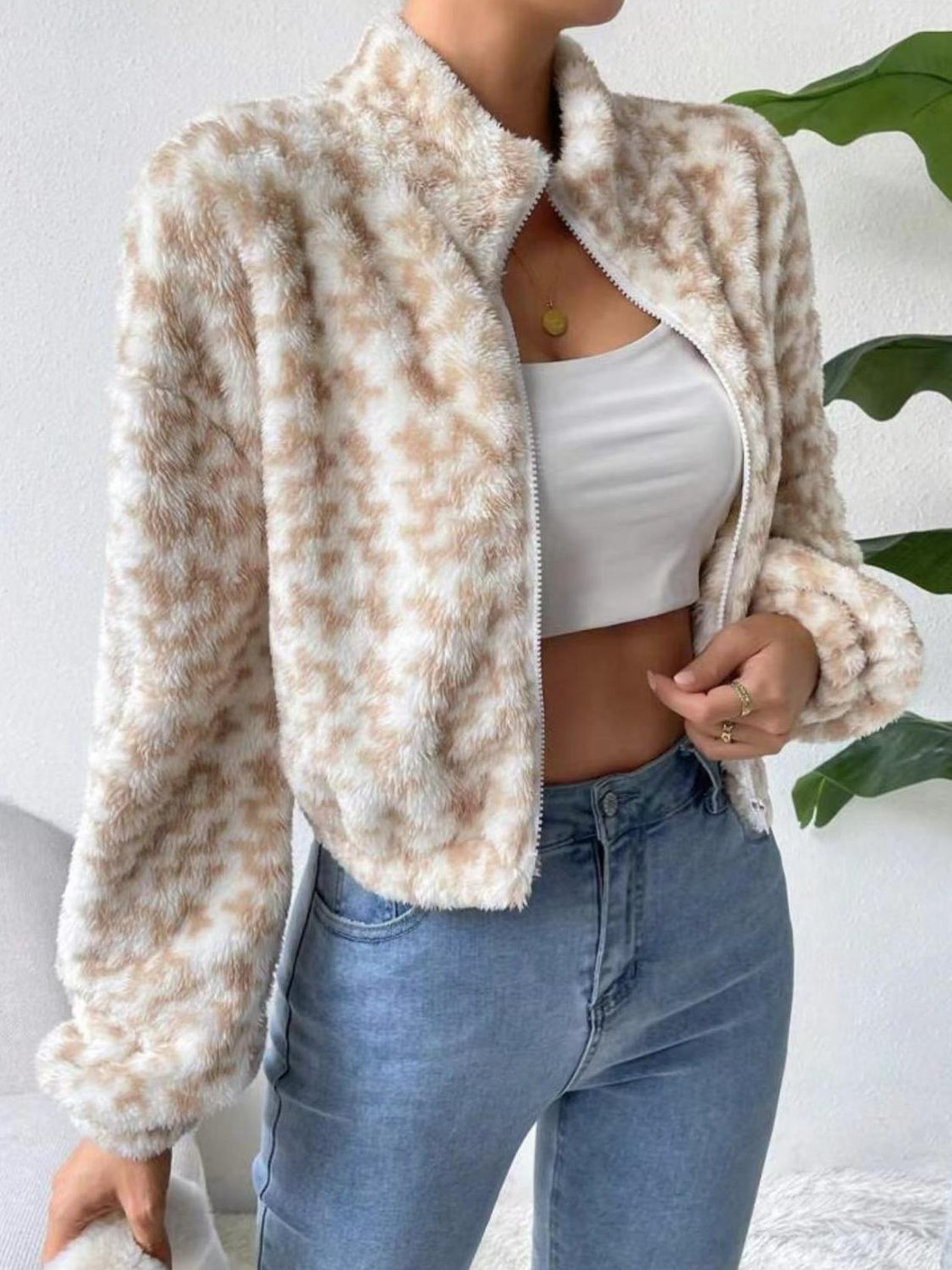 Jenni | Long sleeve fluffy outerwear with zip fastening