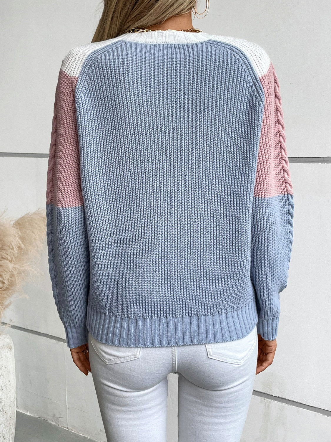 Nora | Color block sweater with a crew neck and long sleeves