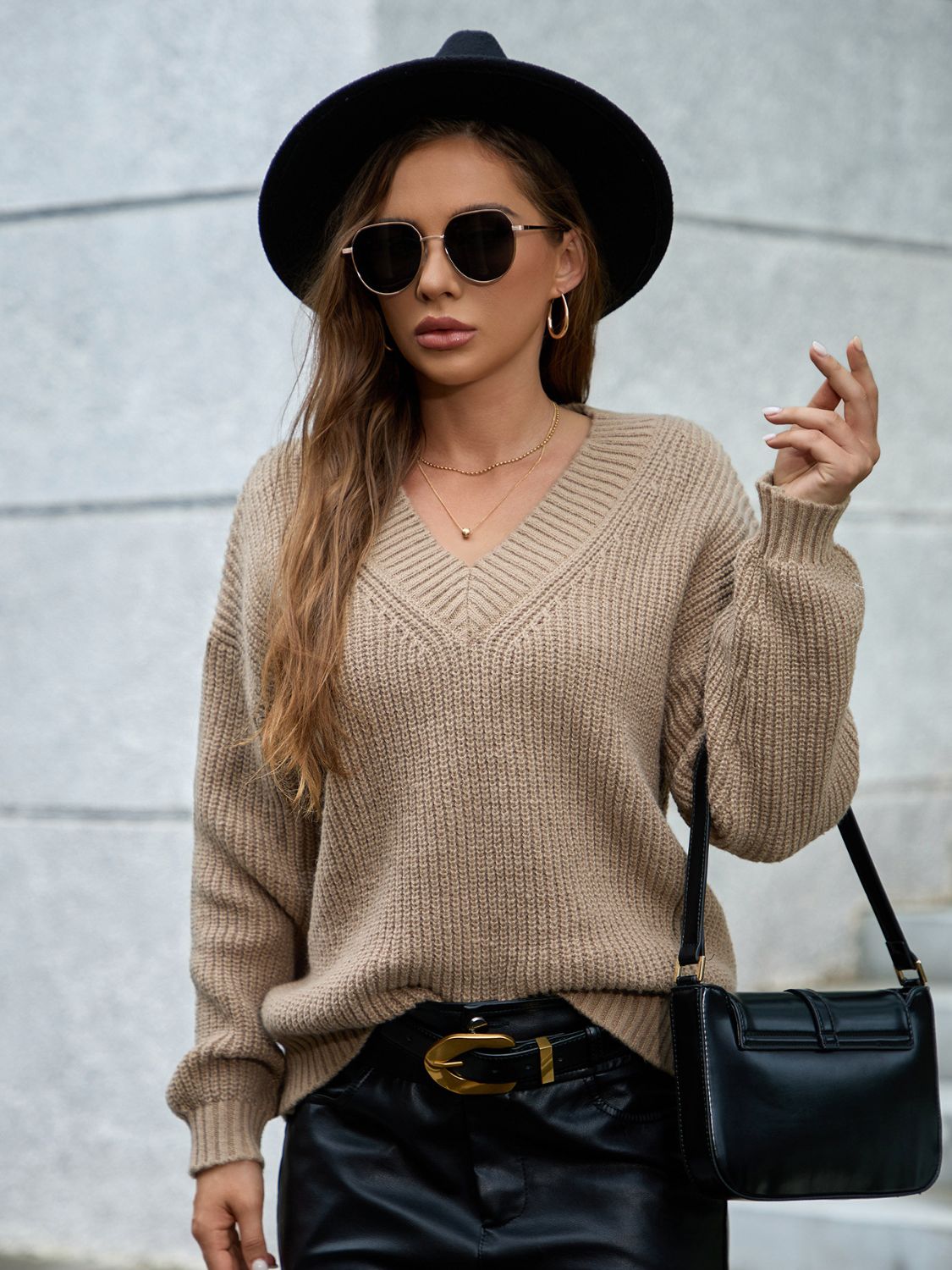 Gisela | Long-sleeved sweater with a V-neck and dropped shoulders