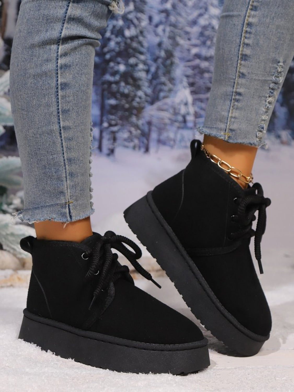 Abigail | Suede lace-up boots with a round neckline and platform sole