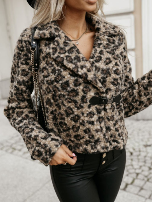 Mayra | Fluffy coat with collar and animal print