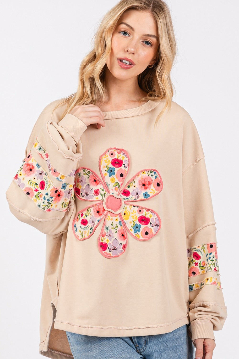 Octavia | SAGE + FIG long-sleeved sweatshirt with daisy patch appliqué
