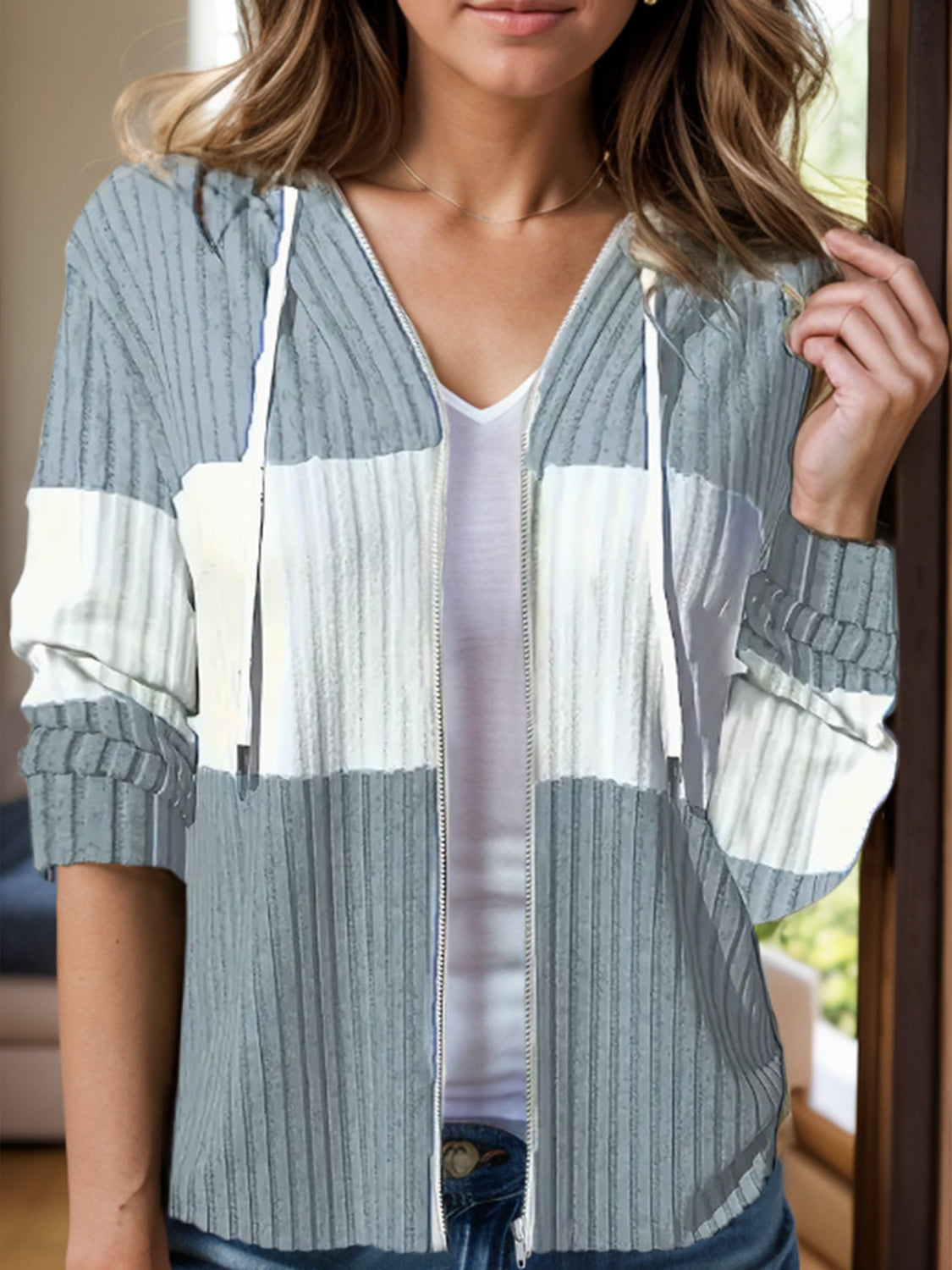 Julieta | Hooded jacket with drawstring and contrast zip
