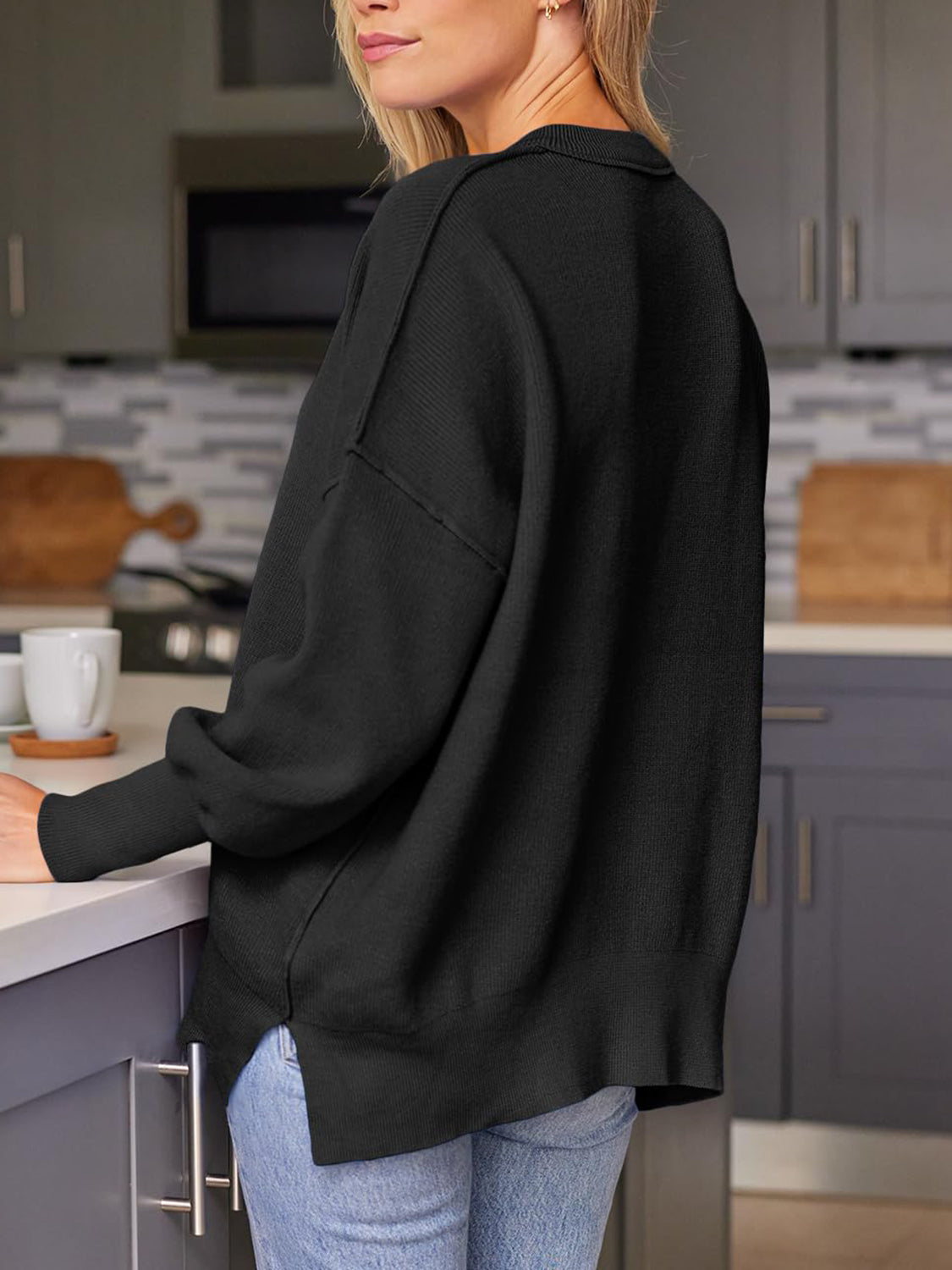 Evelyn | Slit sweater with a crew neck and dropped shoulders