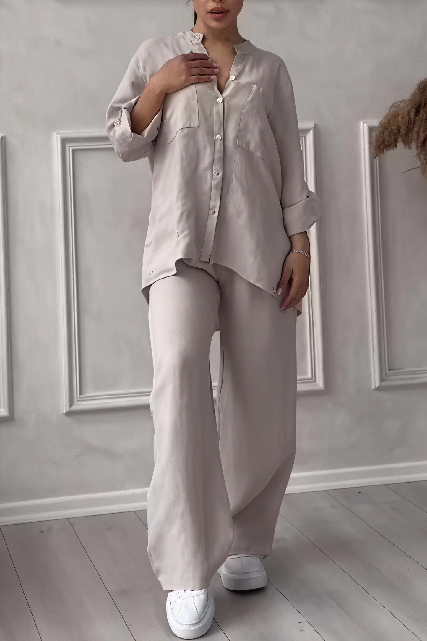 Regina | Timeless Ensemble: Style and Comfort Combined