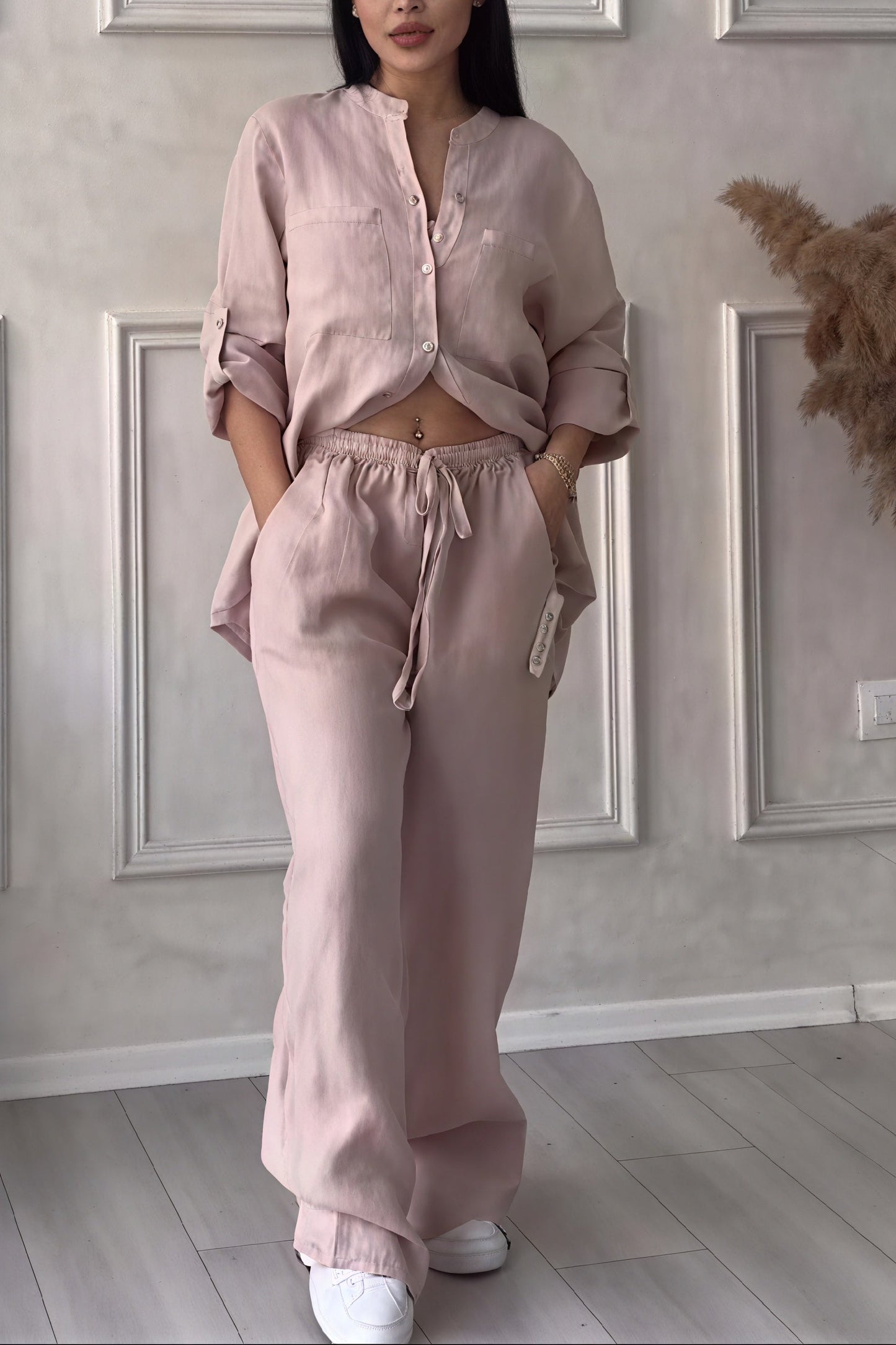 Regina | Timeless Ensemble: Style and Comfort Combined