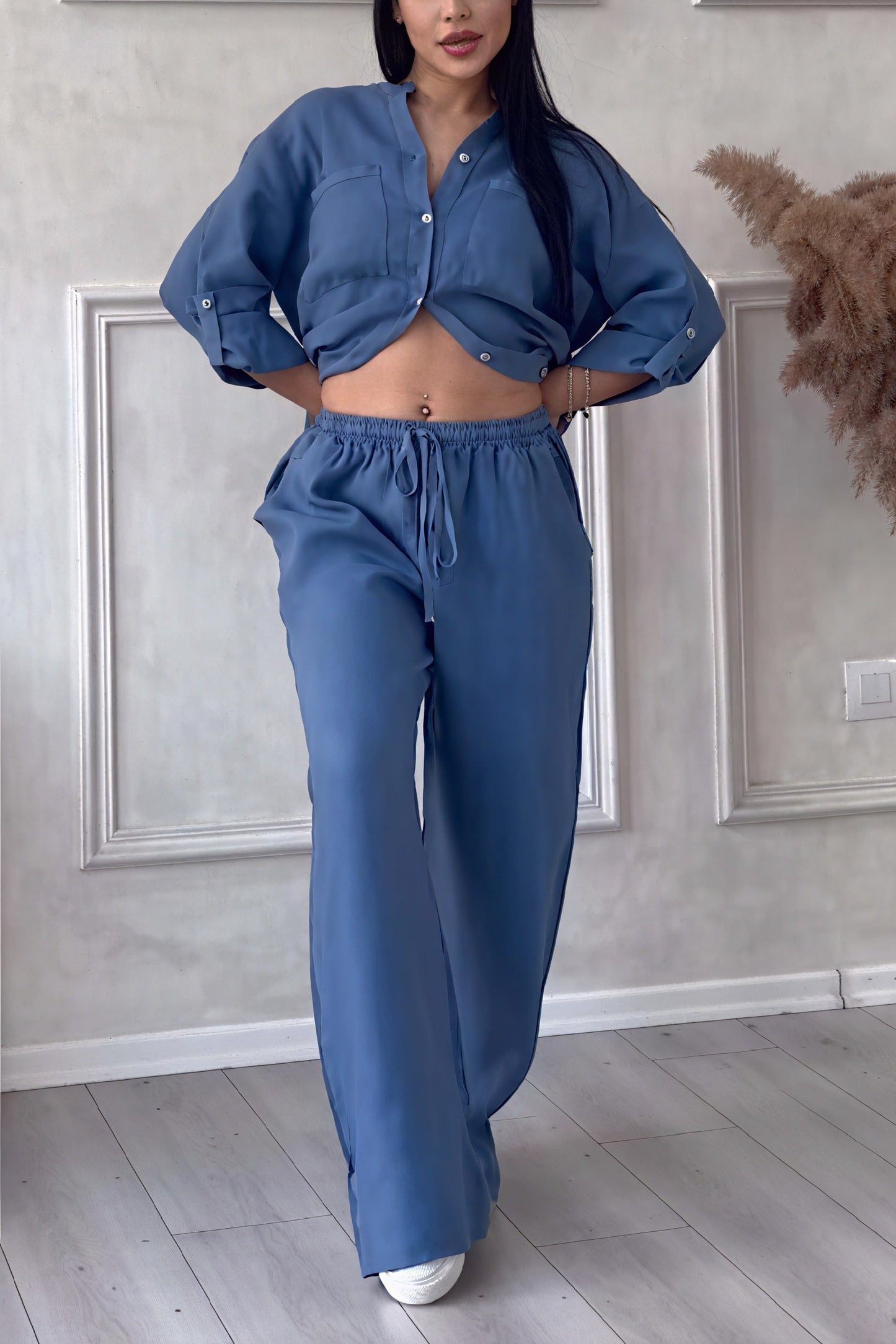 Regina | Timeless Ensemble: Style and Comfort Combined