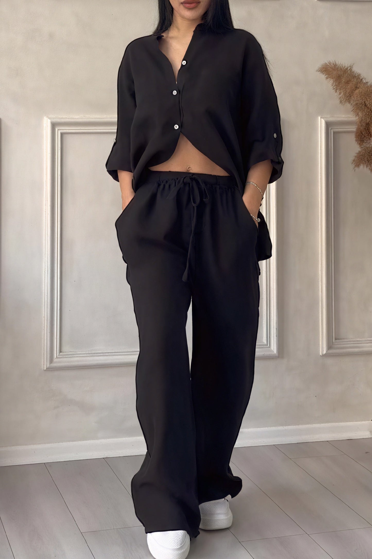 Regina | Timeless Ensemble: Style and Comfort Combined