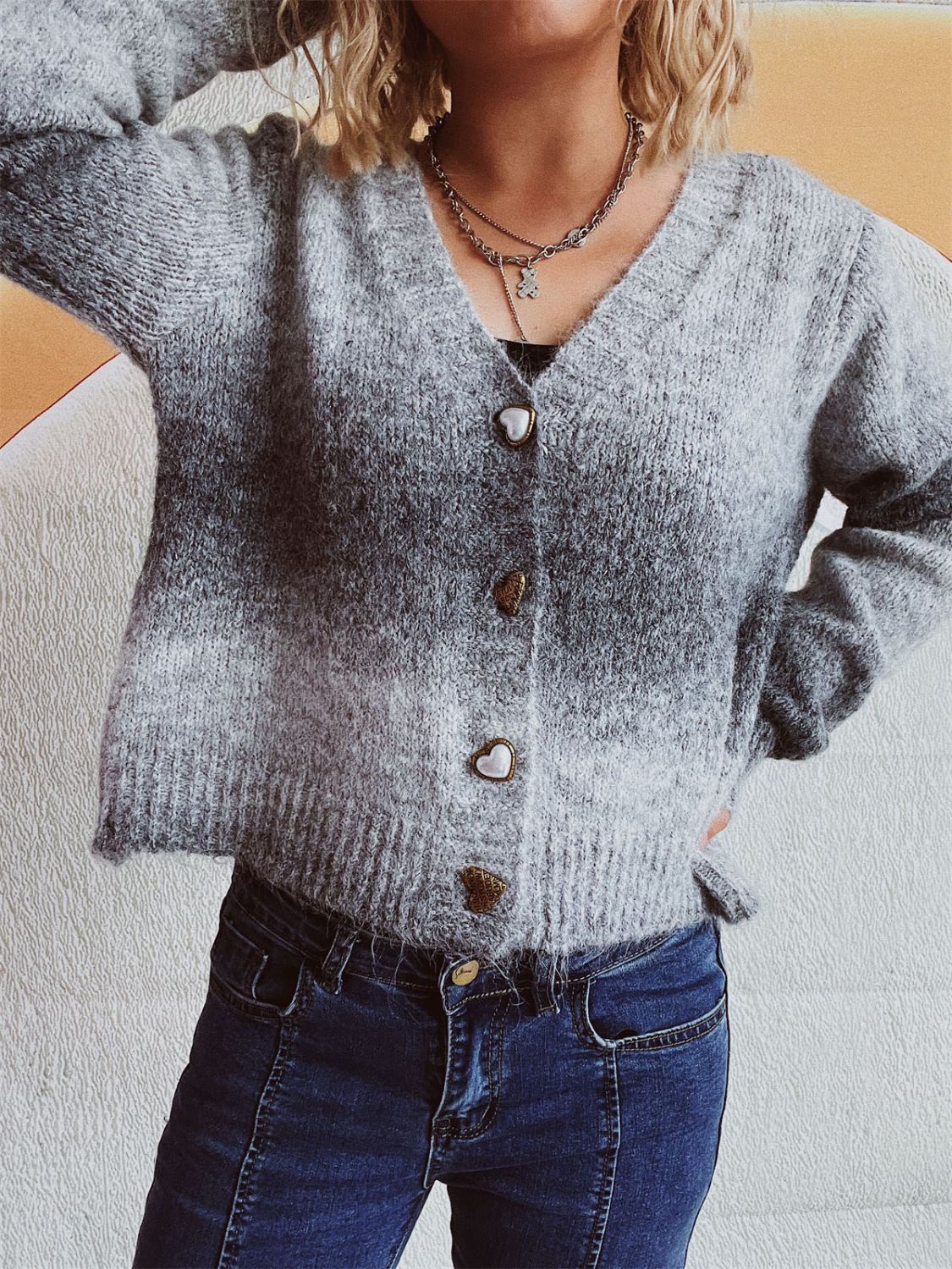Estela | V-neck cardigan with gradient heart-shaped buttons