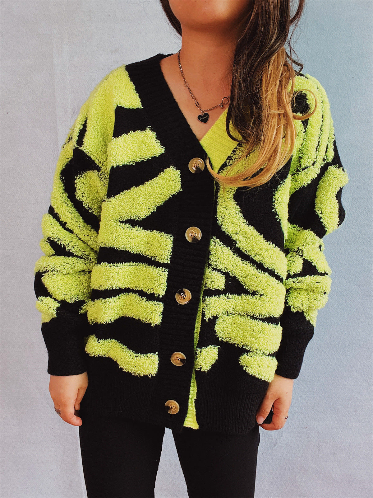 Lea | Contrast color long sleeve cardigan with buttons
