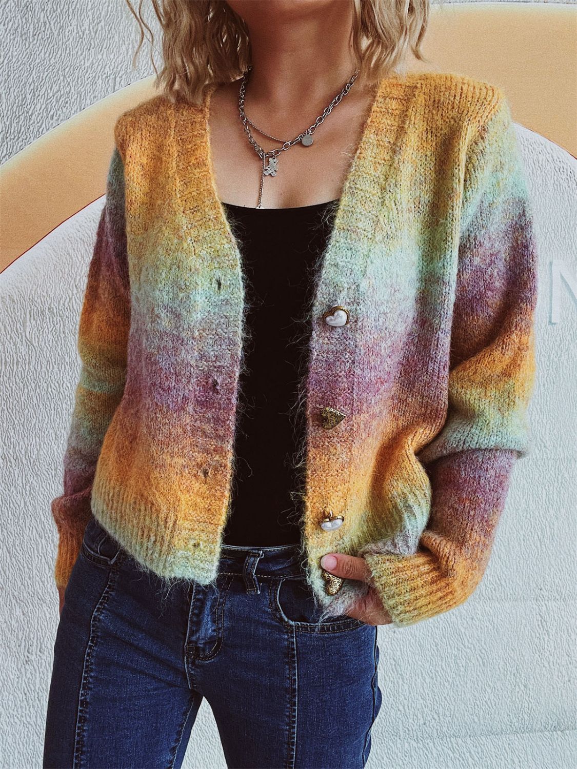 Estela | V-neck cardigan with gradient heart-shaped buttons