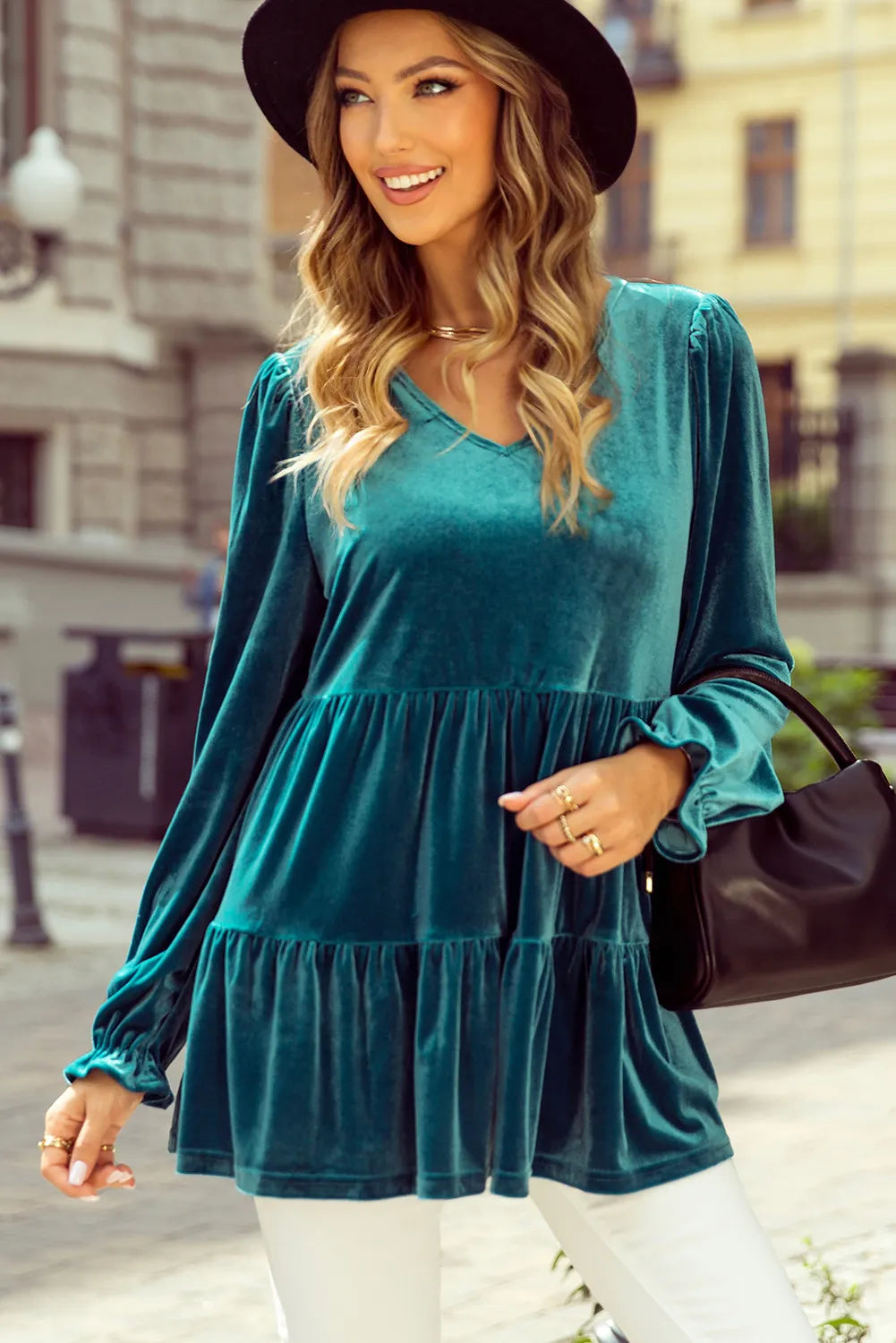Beata | Peplum blouse with V-neck and flounced sleeves