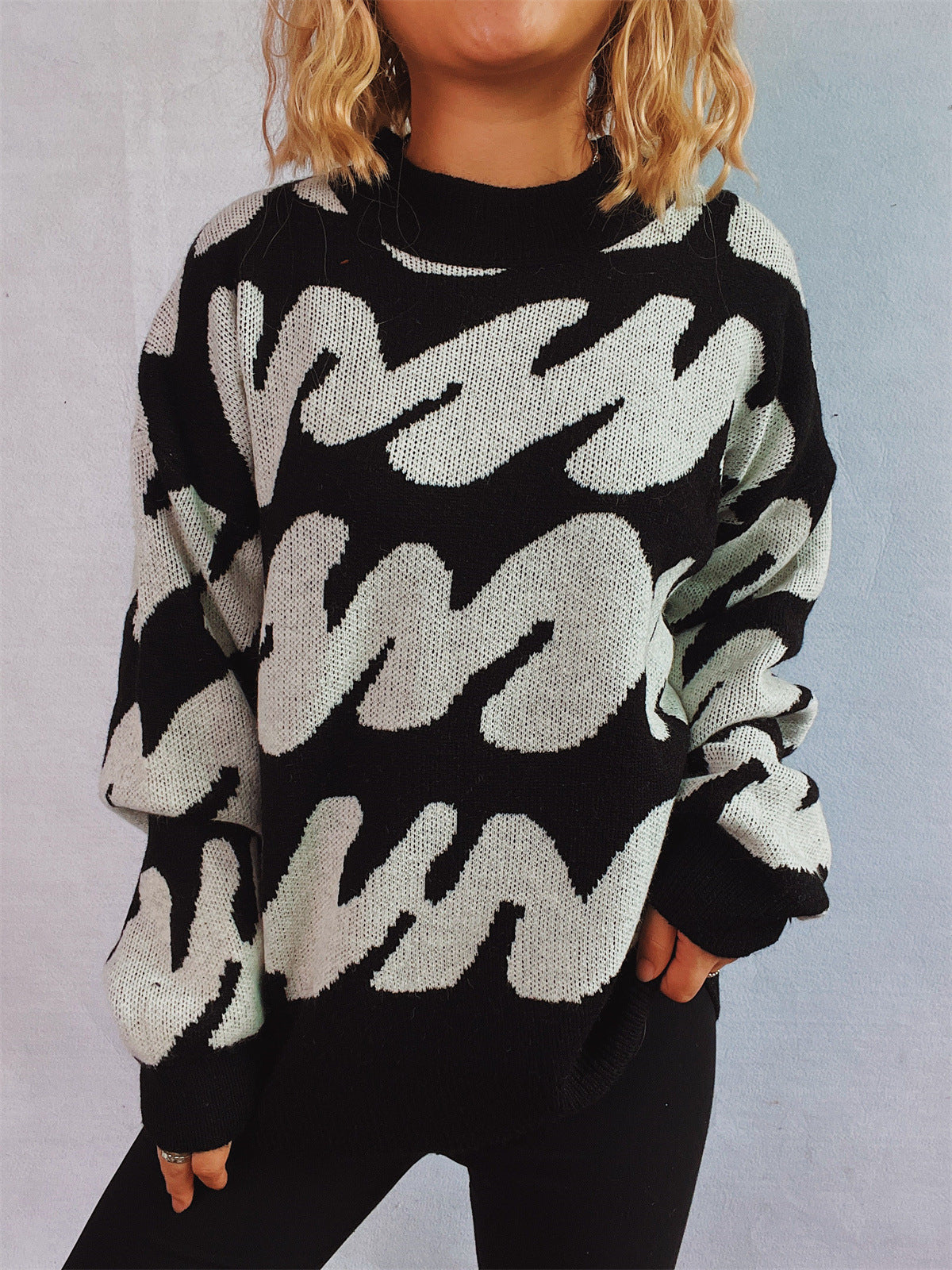 Anita | Contrasting long-sleeved sweater with a crew neck