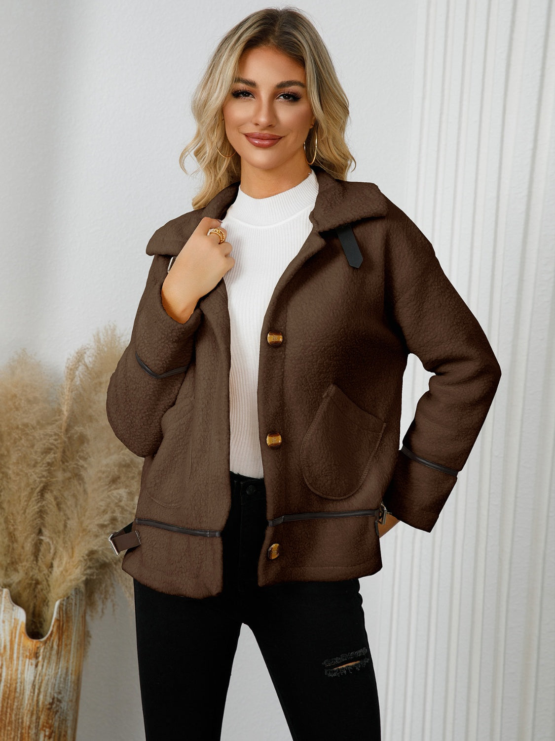 Edith | Jacket with pockets and button placket and collar