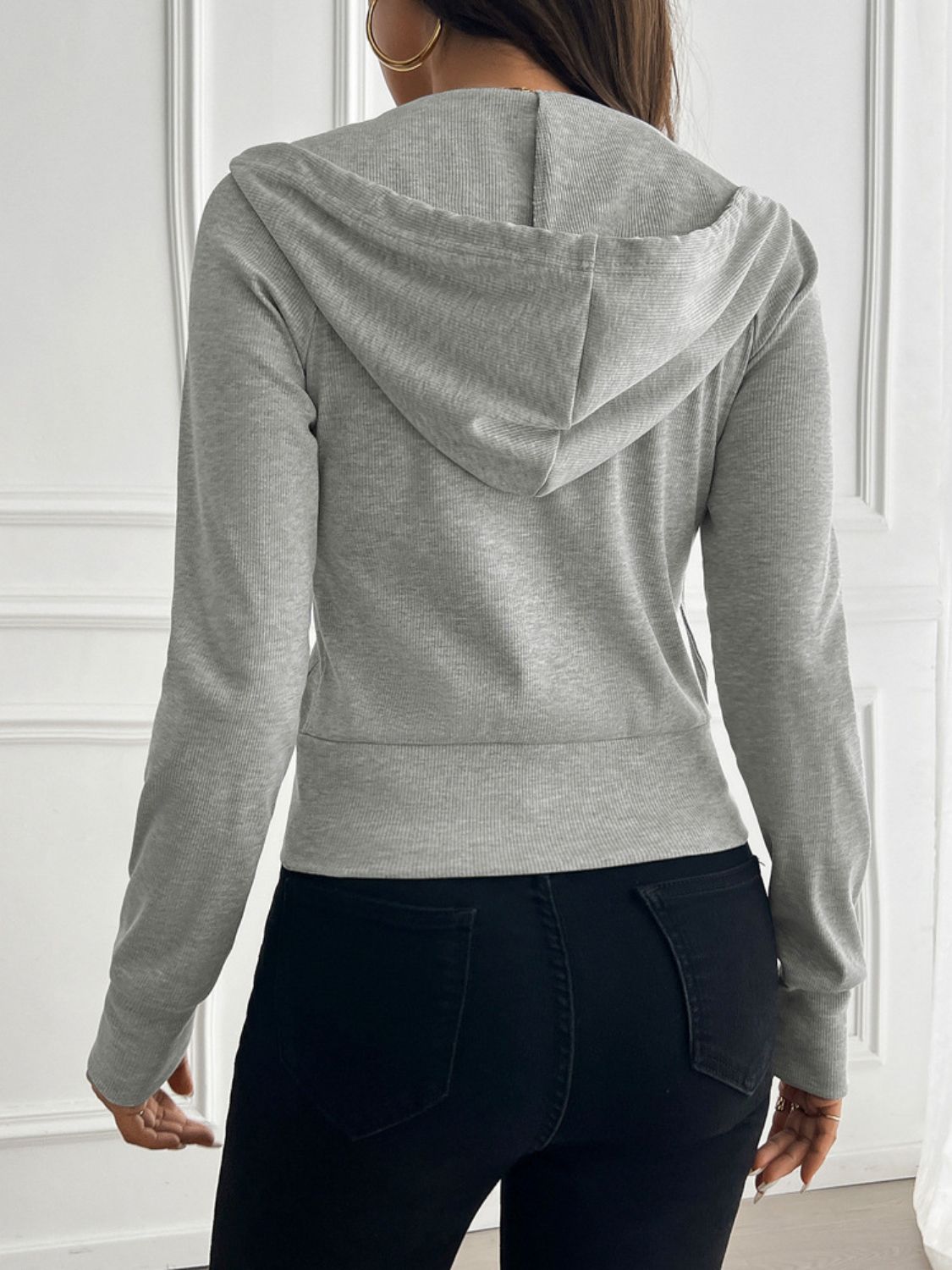 Inés | Long sleeve outerwear with hood and zip fastening