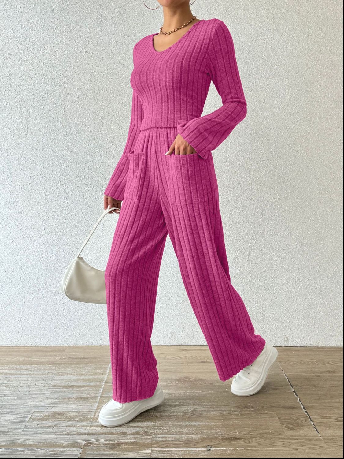 Rocio | Set consisting of a ribbed long-sleeved V-neck shirt and trousers with pockets