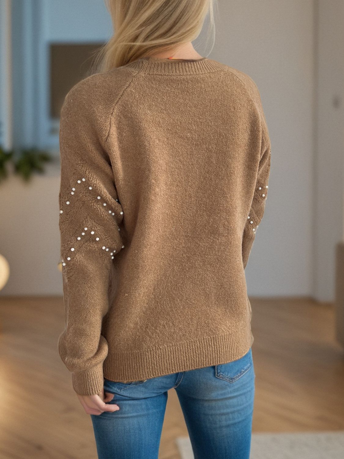 Concepcion | Round neck sweater with raglan sleeves and pearl trim