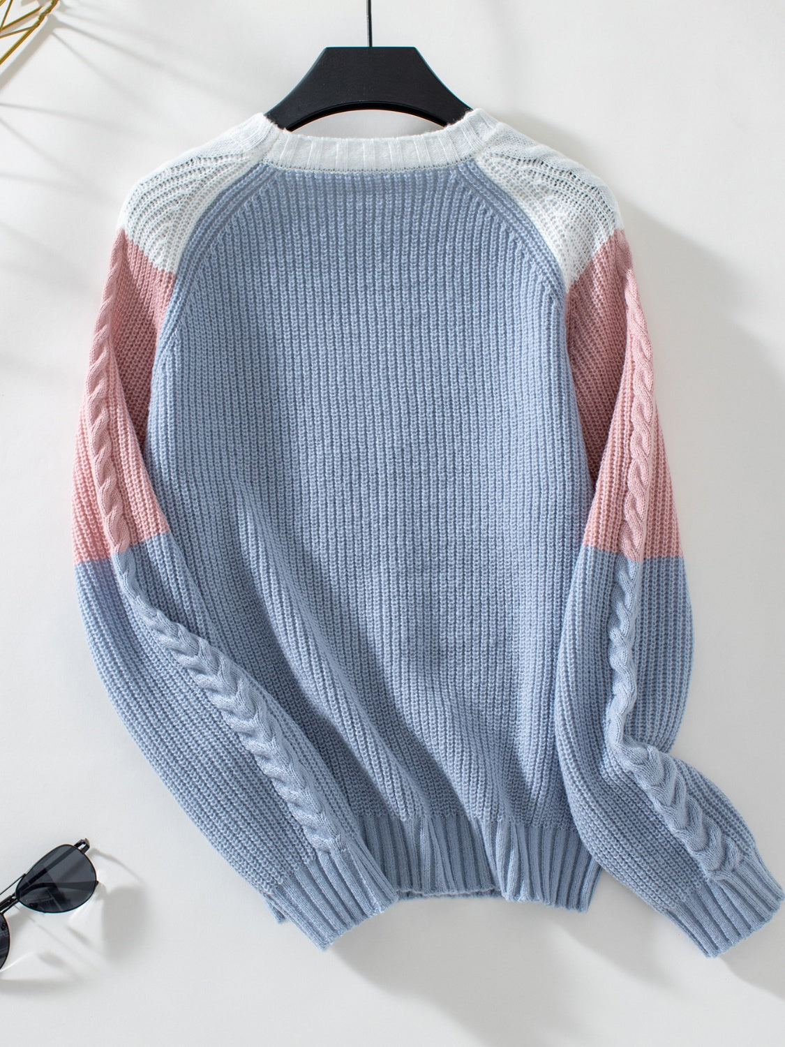 Nora | Color block sweater with a crew neck and long sleeves