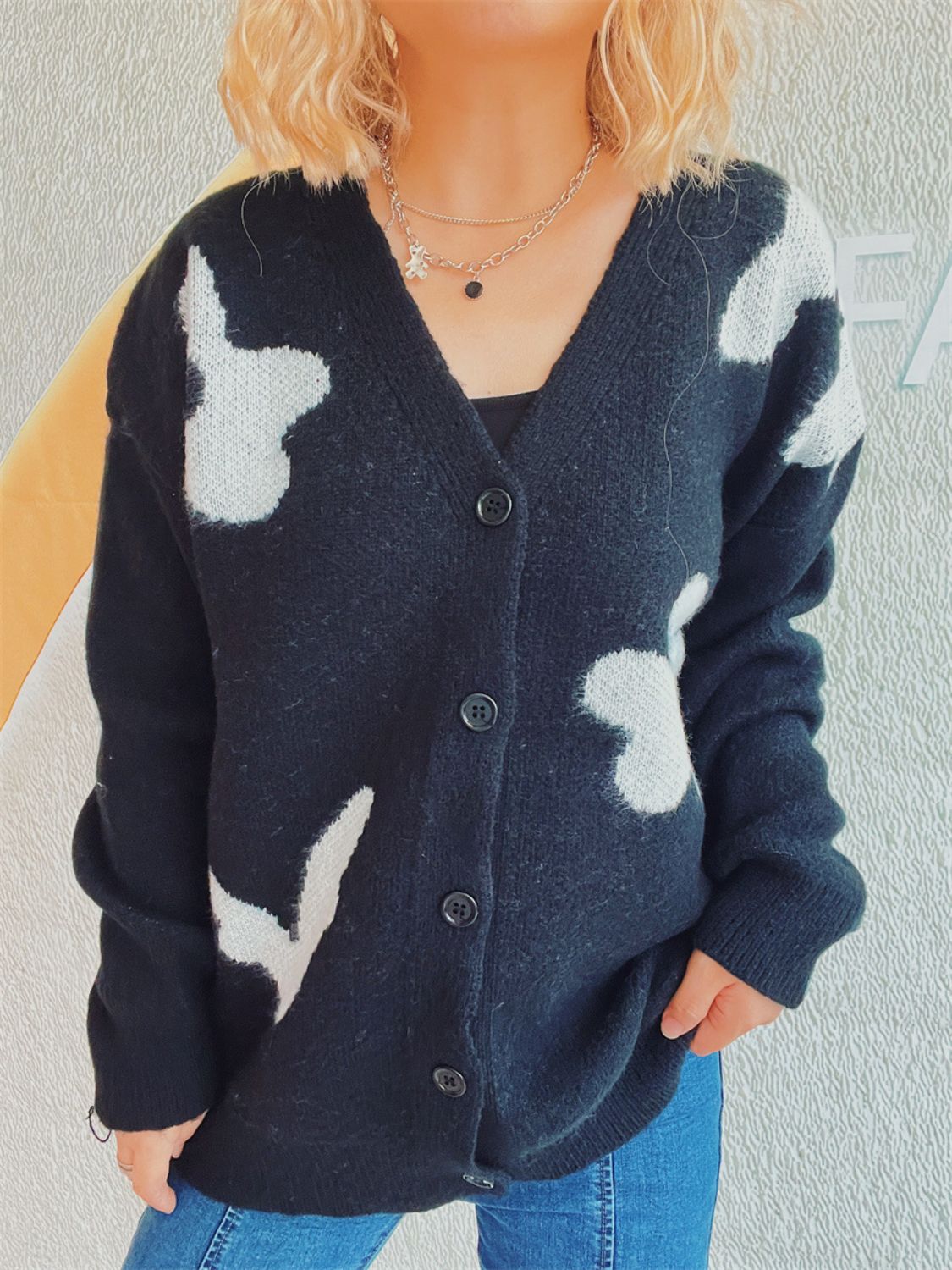 Ines | Long-sleeved cardigan with floral buttons and V-neck