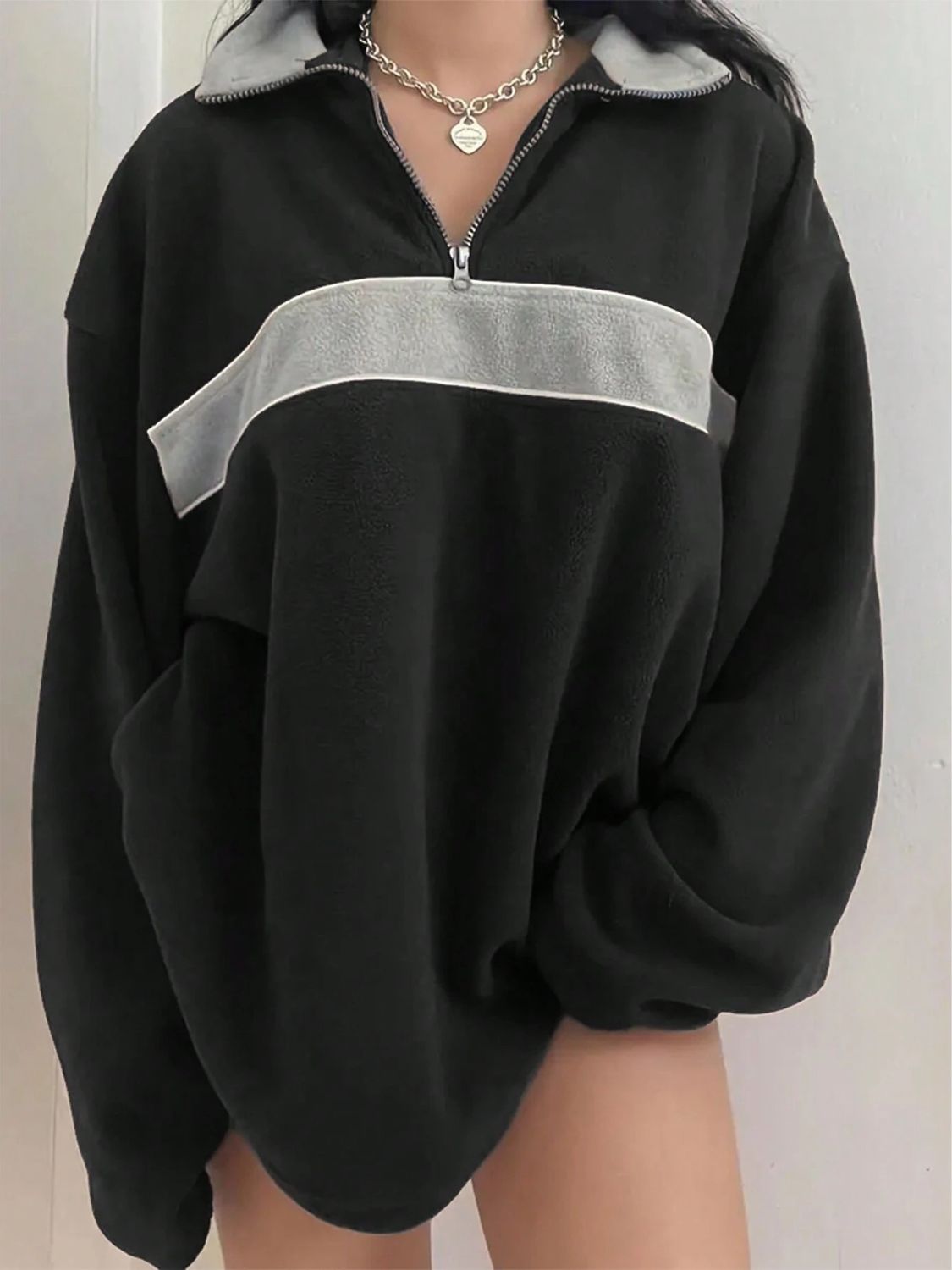 Ingrid | Contrasting long-sleeved sweatshirt with dropped shoulders
