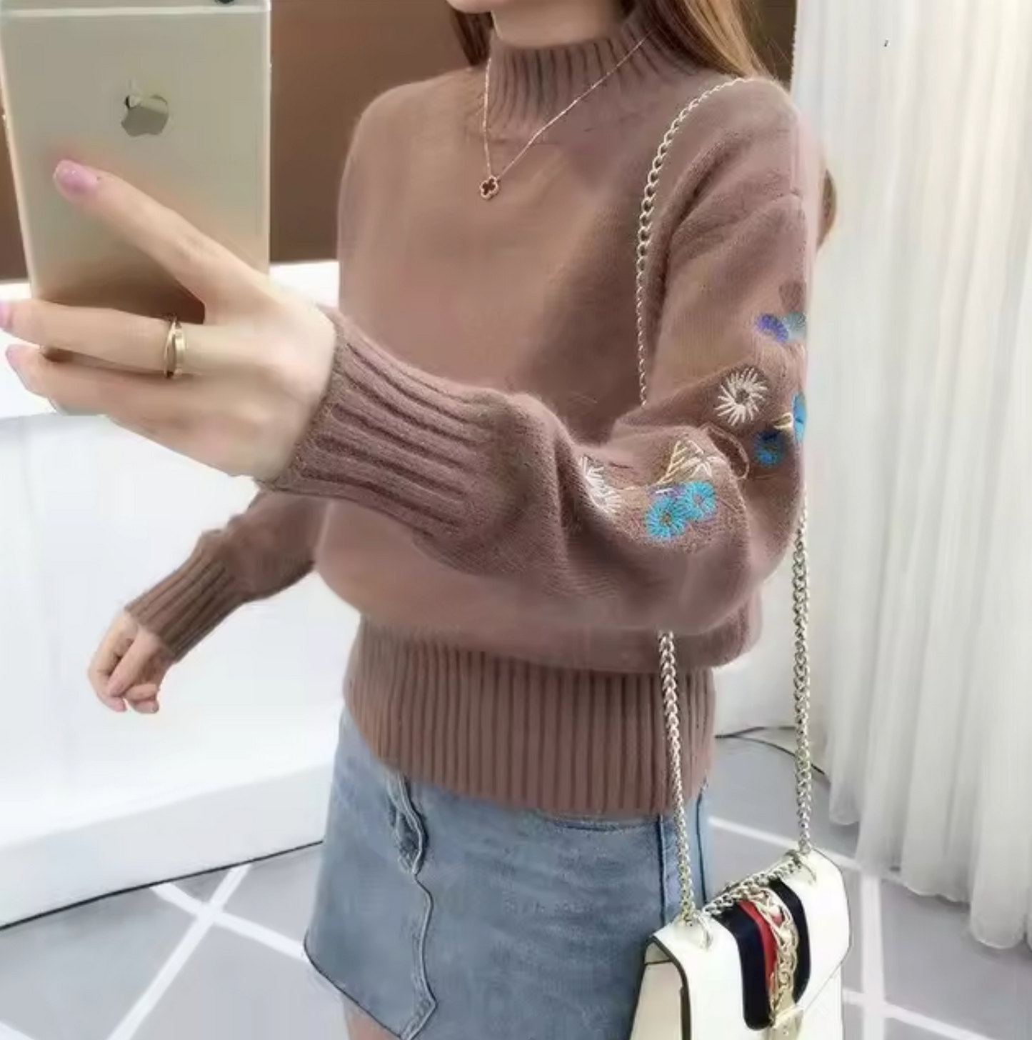 Ramona | Knitted sweater with floral embroidery