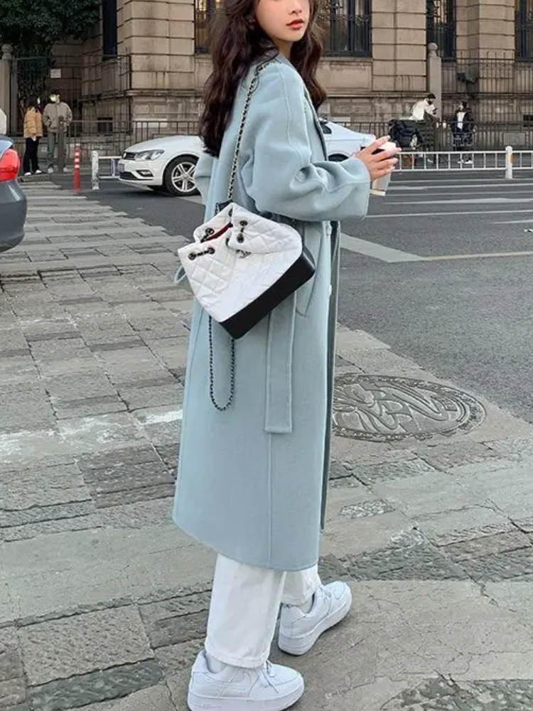 Liliana | Elegant and versatile winter garment