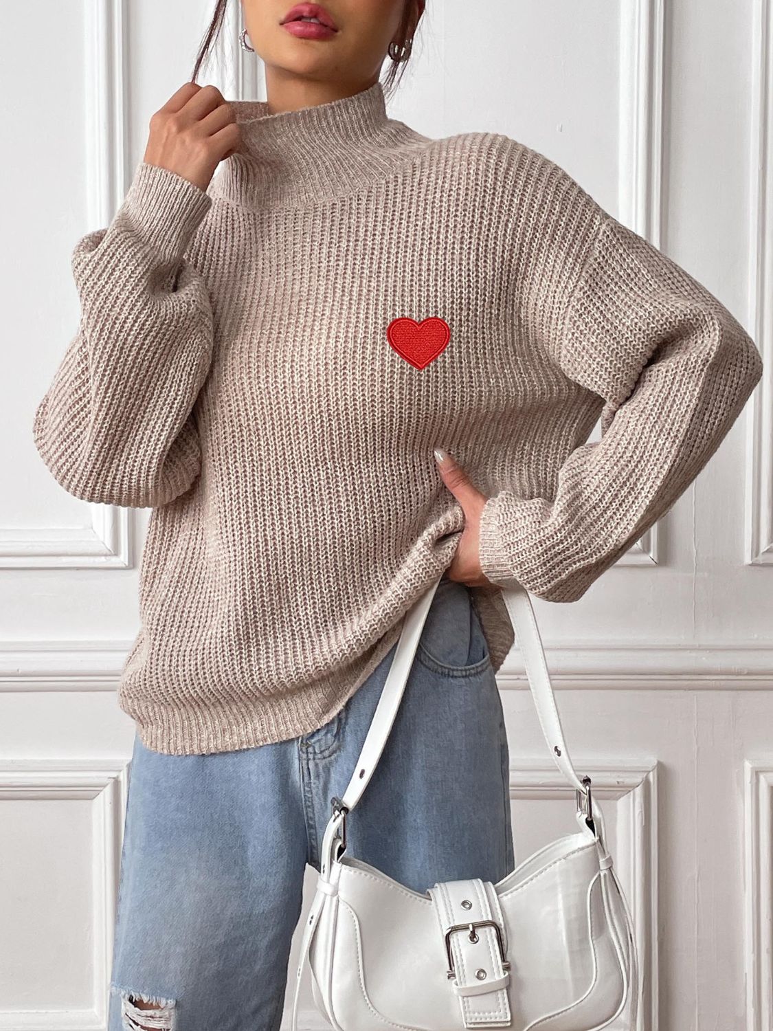 Gabriela | Long-sleeved turtleneck sweater with a heart pattern and dropped shoulders