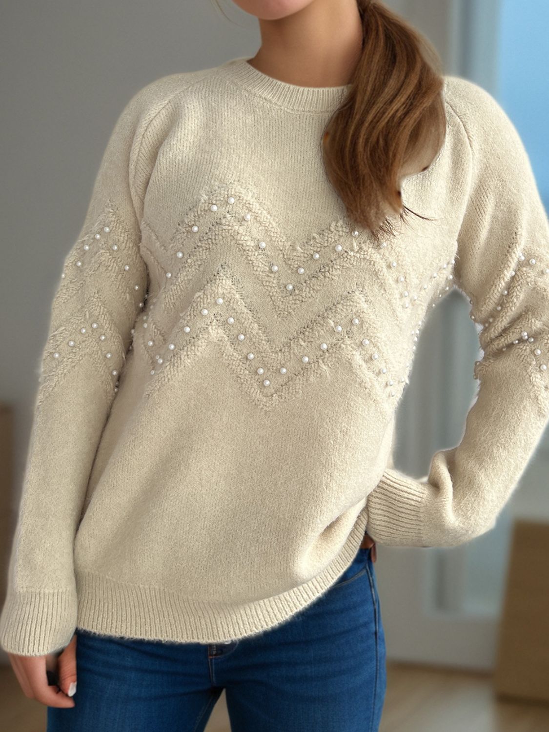 Concepcion | Round neck sweater with raglan sleeves and pearl trim