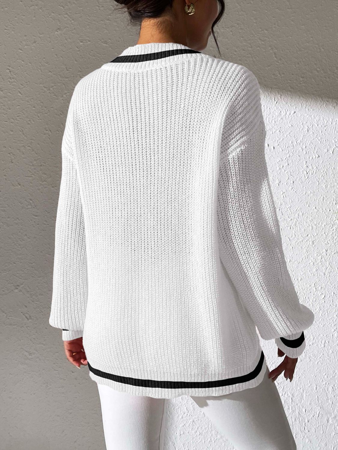 Jeanette | Long-sleeved sweater with contrast trim and V-neck