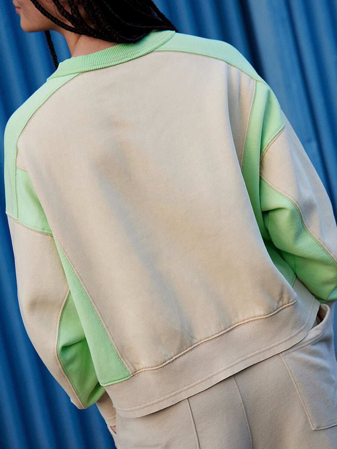 Petra | Contrasting long-sleeved crew neck sweatshirt