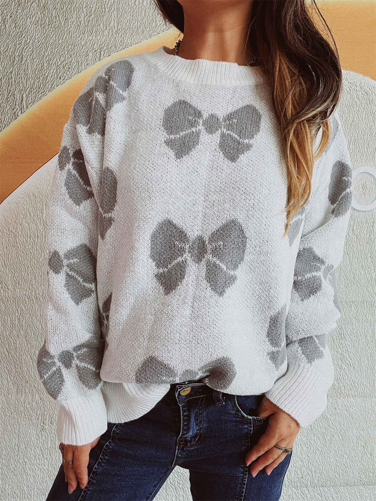 Gisela | Round neck sweater with dropped shoulder and bow