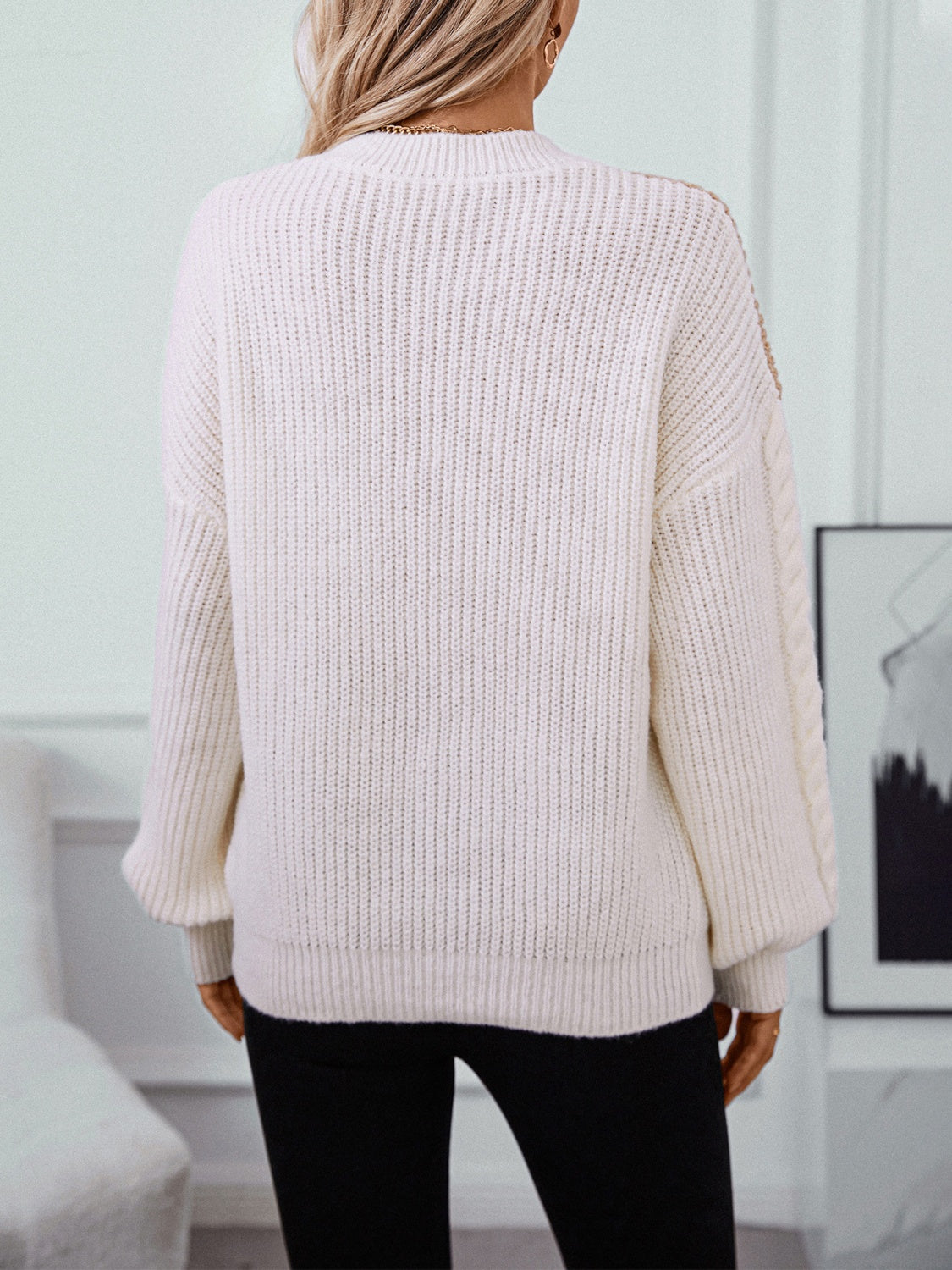 Paula | Contrasting long-sleeved sweater with a crew neck