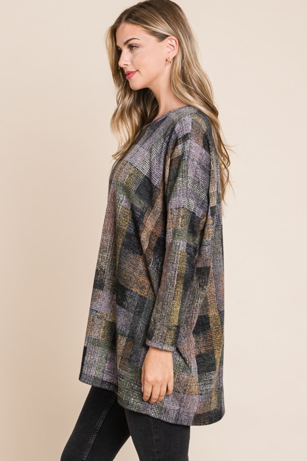 Brigitte | Checked, long-sleeved top with a crew neck