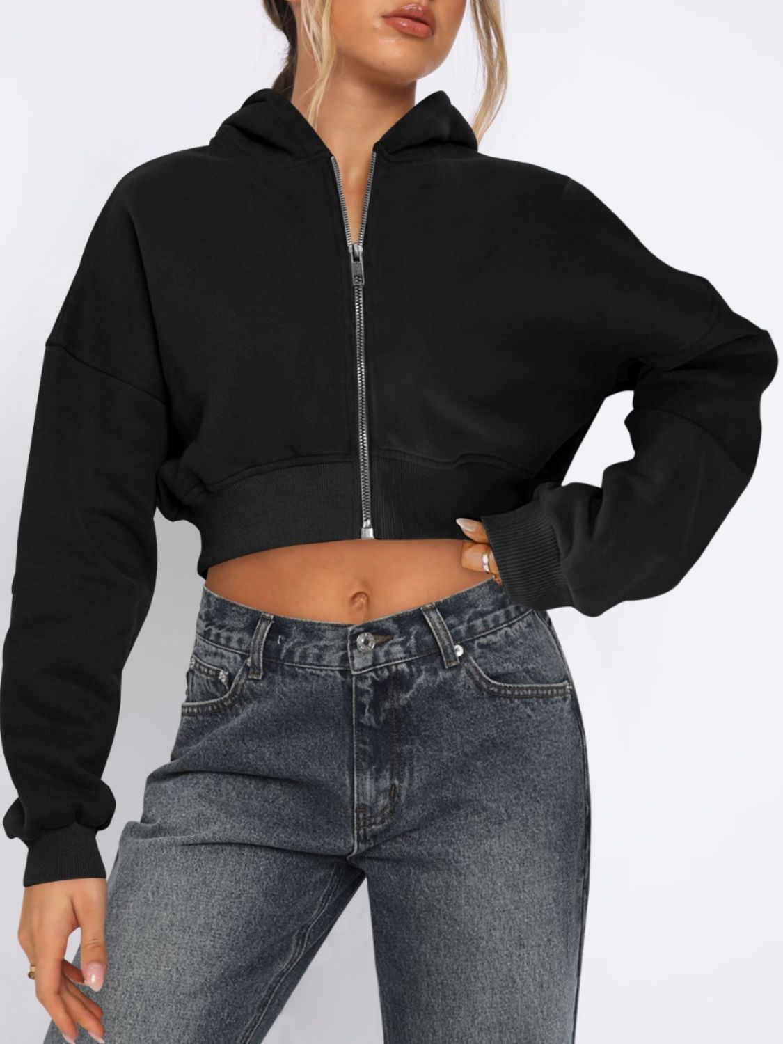 Evelyn | Cropped, long-sleeved jacket with hood and zip