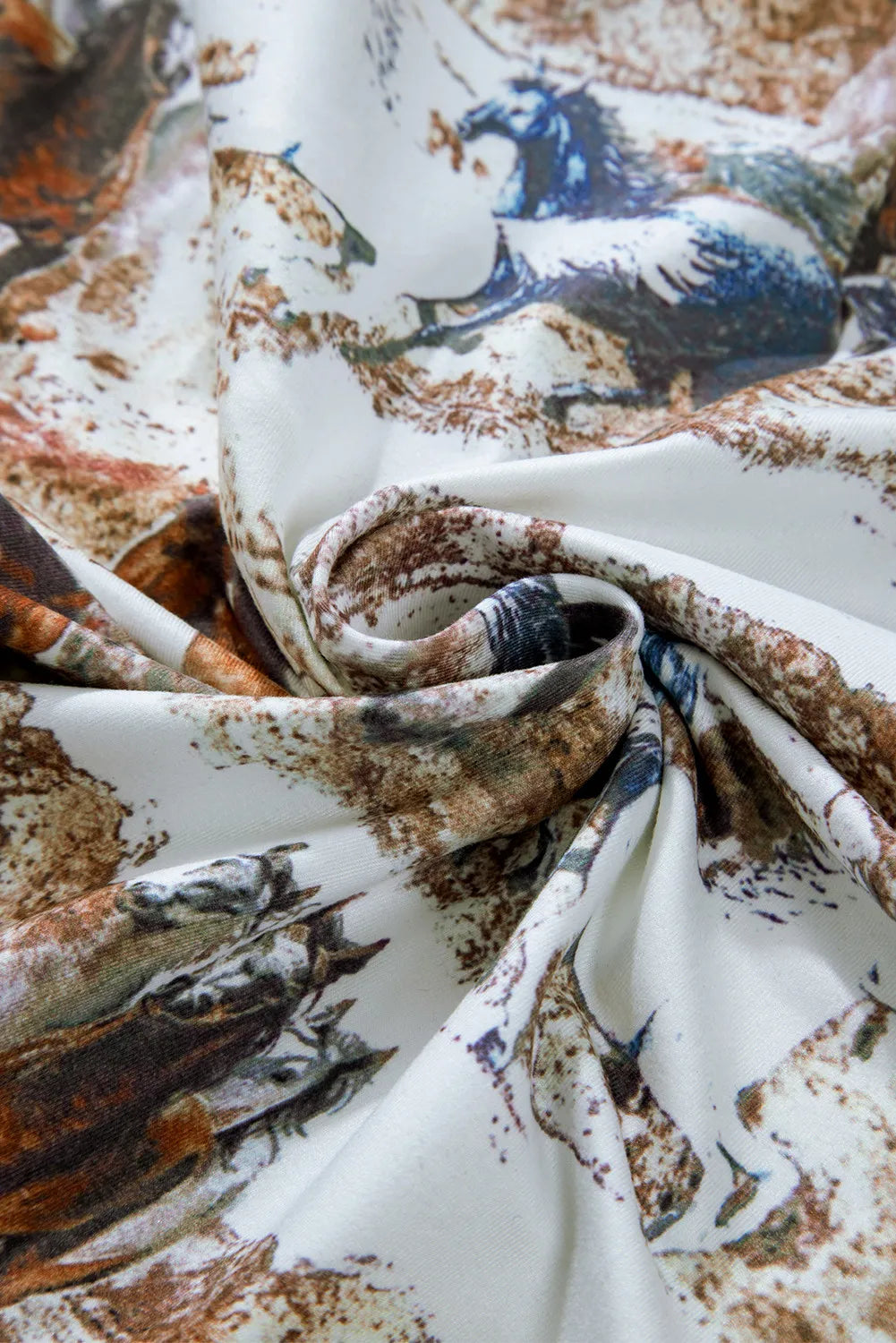 Alice | Long-sleeved T-shirt with stand-up collar and cutout print