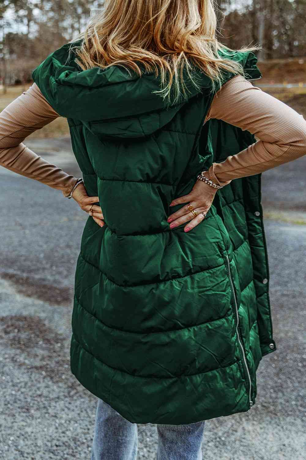 Hortensia | Long, sleeveless, padded hooded coat