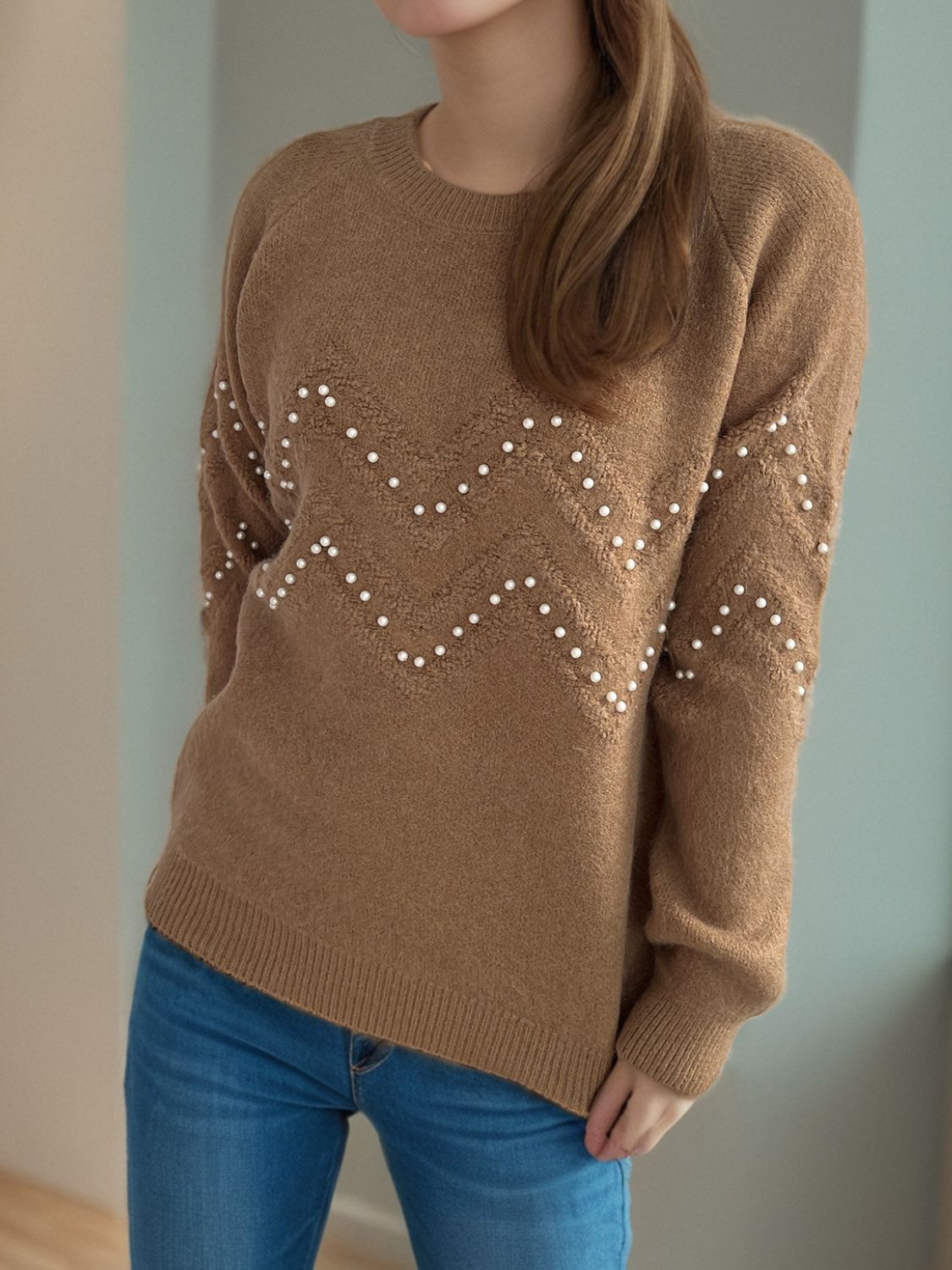 Concepcion | Round neck sweater with raglan sleeves and pearl trim