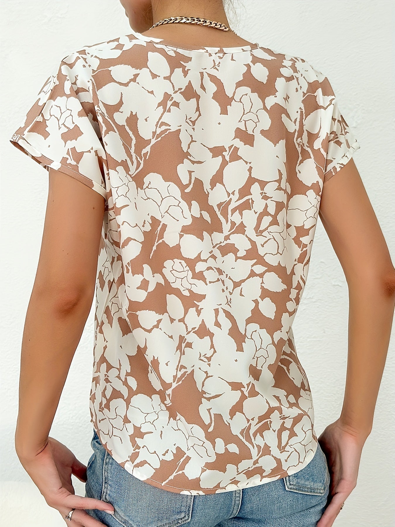 Norma® | Blouse fleurie with encolure and V