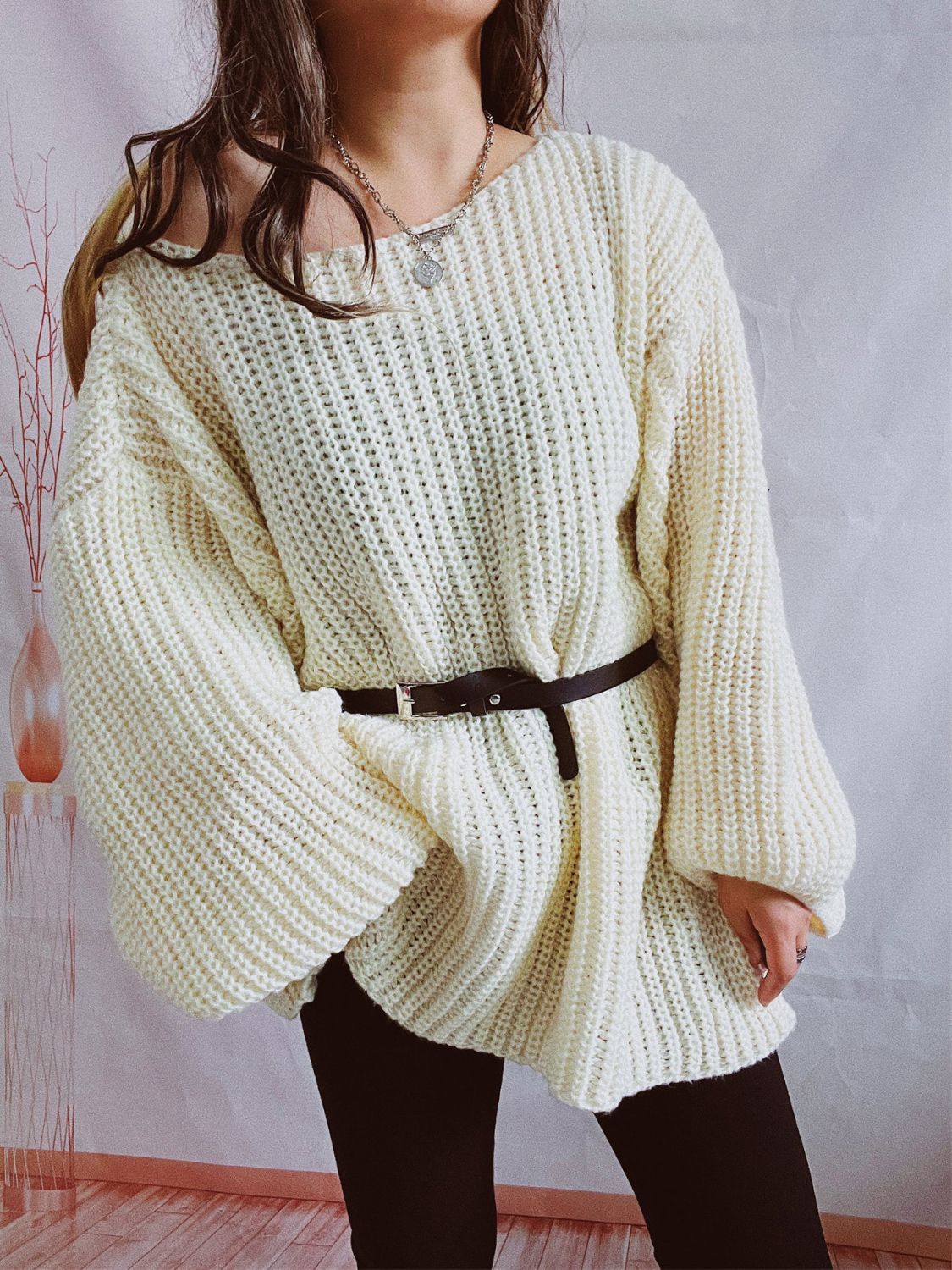 Regina | Long-sleeved sweater with a boat neck and belt