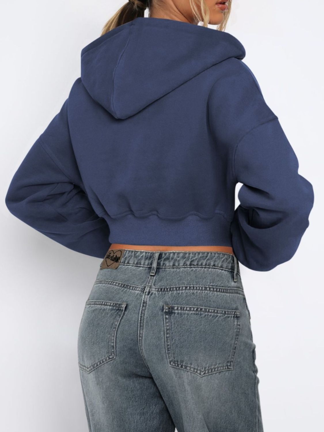 Evelyn | Cropped, long-sleeved jacket with hood and zip