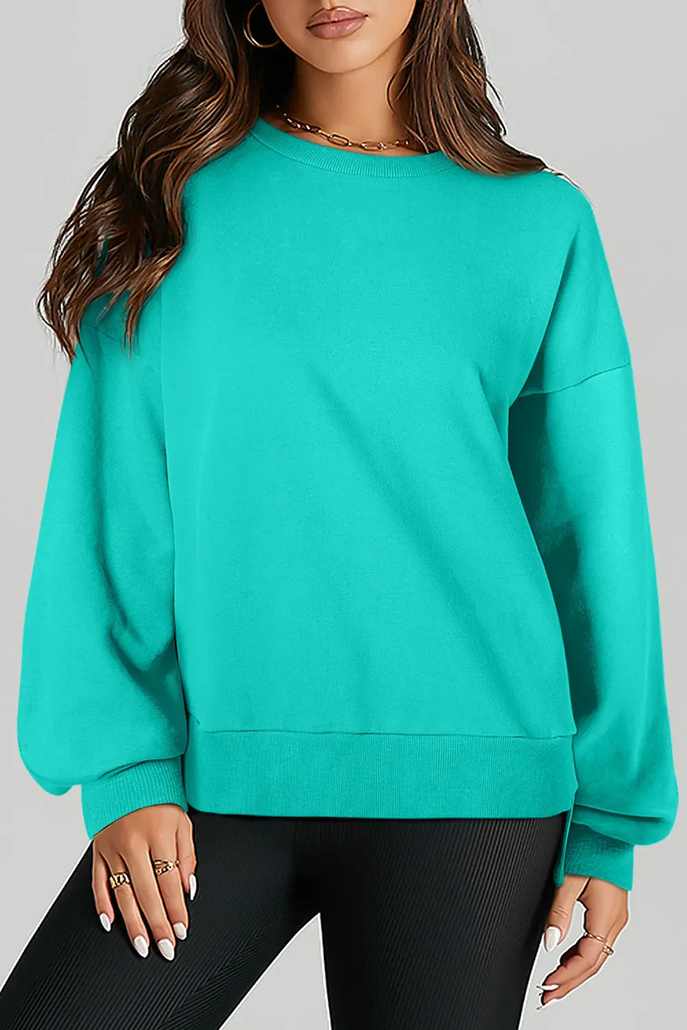 Claudia | Long-sleeved sweatshirt with a high, low crew neck
