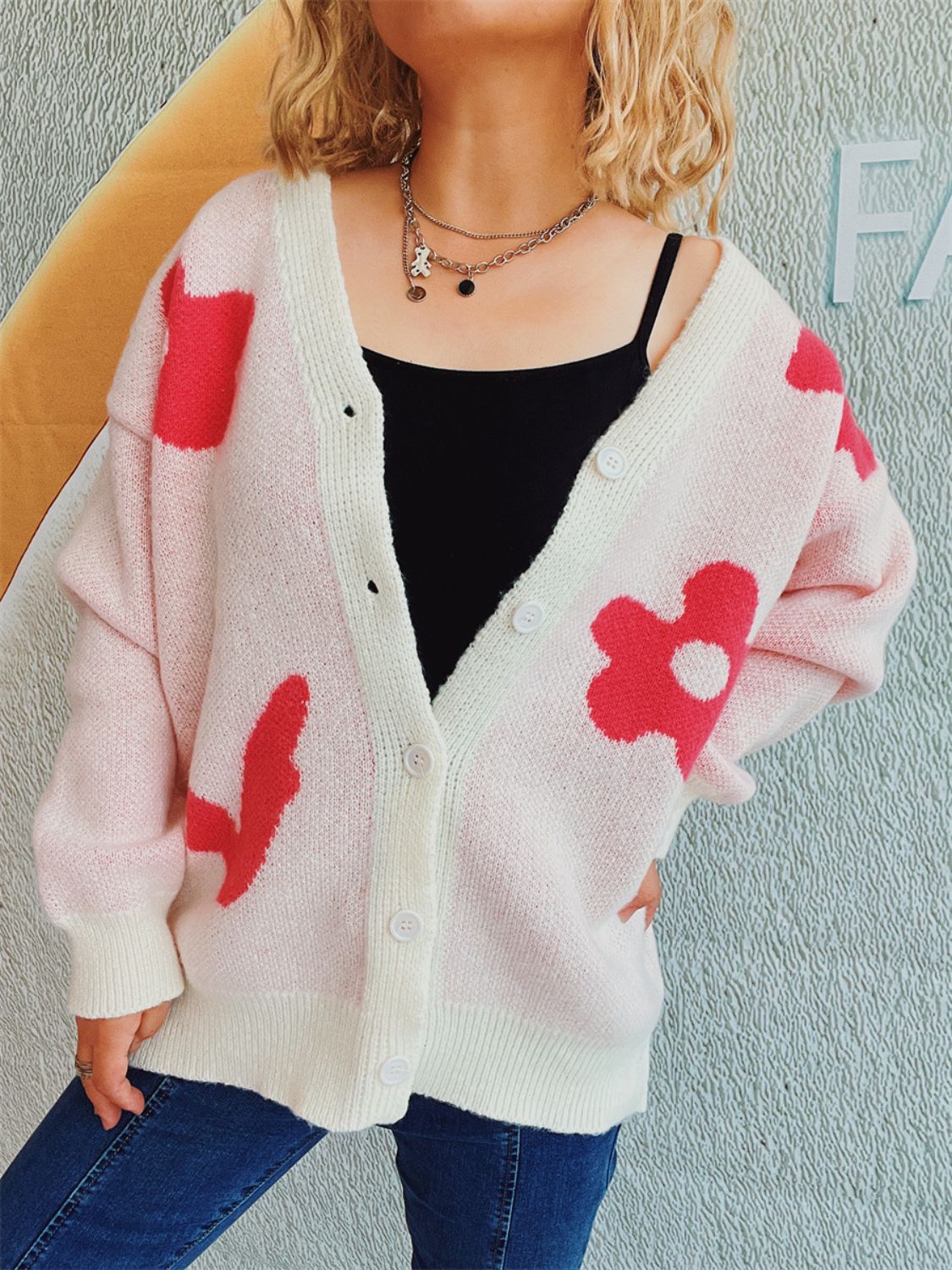 Ines | Long-sleeved cardigan with floral buttons and V-neck