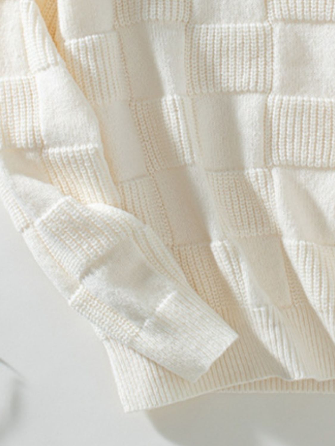 Aneta | Checked long-sleeved sweater with a crew neck
