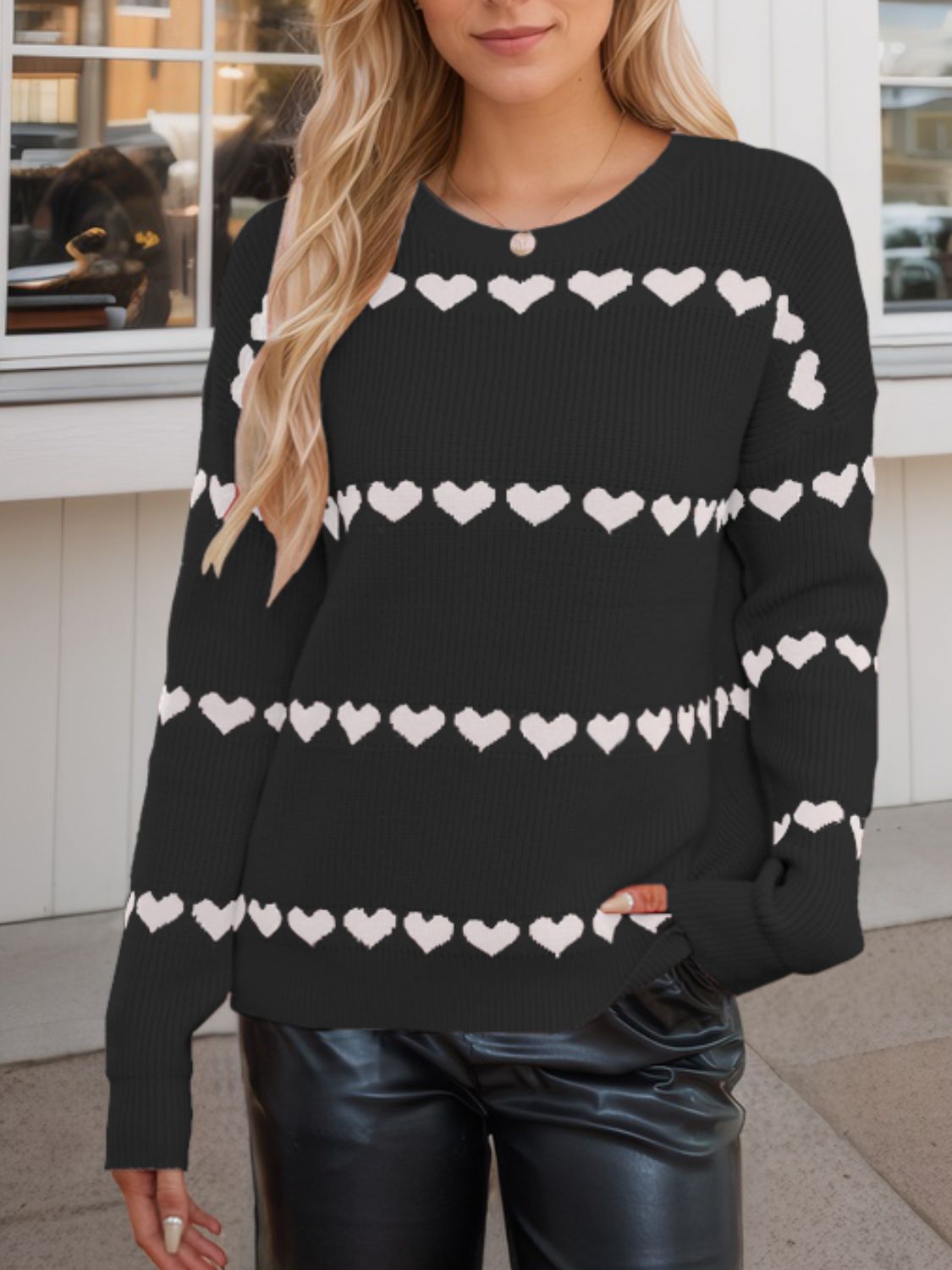 Hanna | Heart-shaped, long-sleeved crew neck sweater